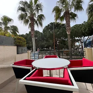 Sur La Pinède à Juan Les Pins , Antibes France
